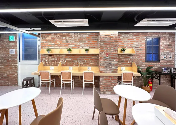 Oyo Hostel Myeongdong 6